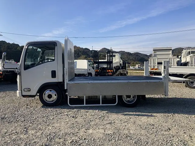 いすゞ エルフ TQG-NMR85AN(2WD)の写真23