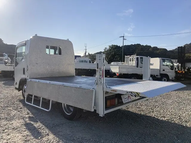 いすゞ エルフ TQG-NMR85AN(2WD)の写真24