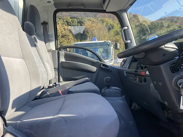 いすゞ エルフ TQG-NMR85AN(2WD)の写真30