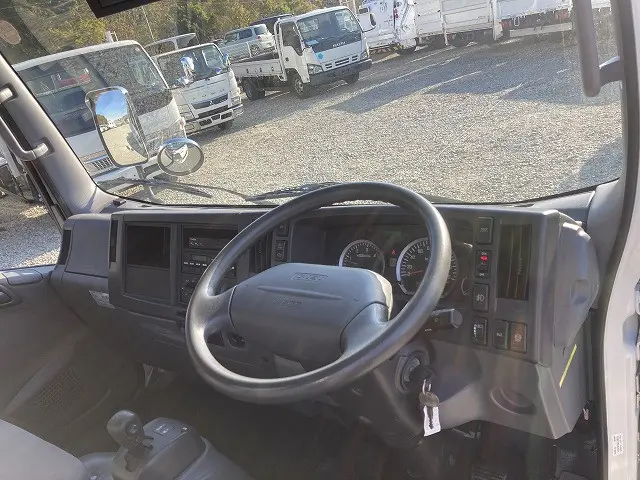 いすゞ エルフ TQG-NMR85AN(2WD)の写真32