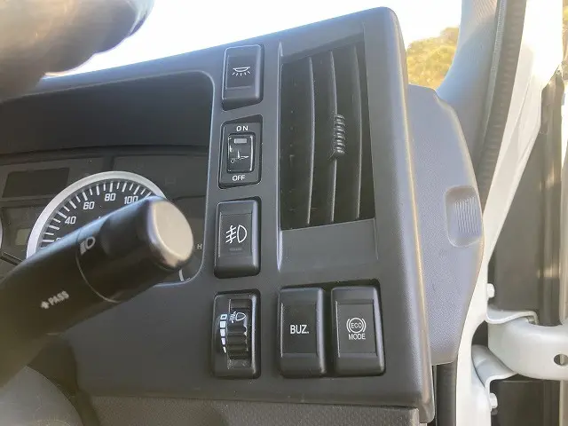 いすゞ エルフ TQG-NMR85AN(2WD)の写真38