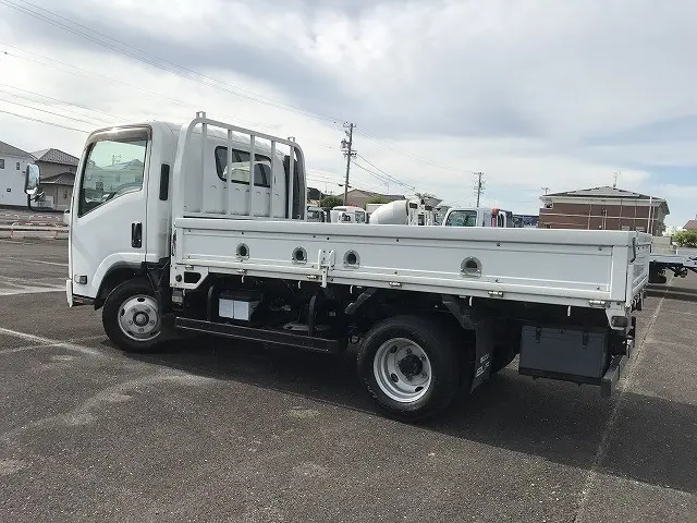 いすゞ エルフ TRG-NPR85AR(2WD)の写真4