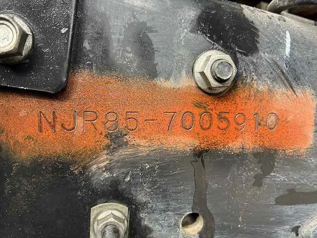 いすゞ エルフ BKG-NJR85A(2WD)の写真16