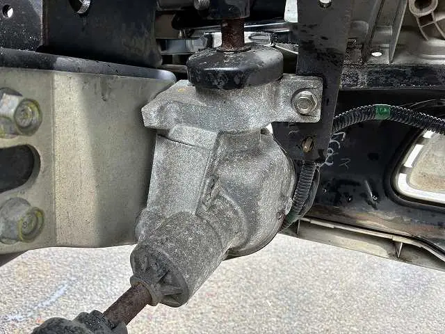 いすゞ エルフ BKG-NJR85A(2WD)の写真20