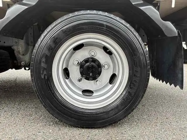 いすゞ エルフ BKG-NJR85A(2WD)の写真25