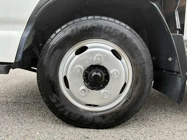 いすゞ エルフ BKG-NJR85A(2WD)の写真27