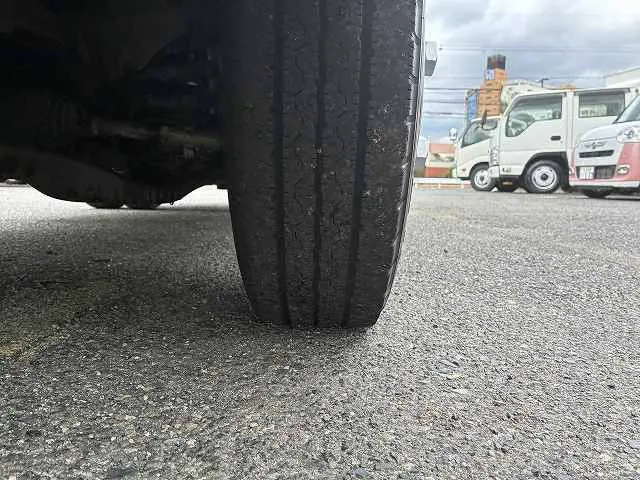 いすゞ エルフ BKG-NJR85A(2WD)の写真28