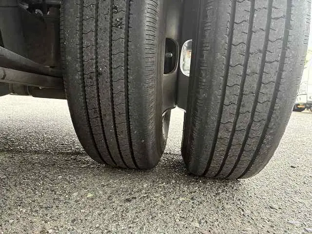 いすゞ エルフ BKG-NJR85A(2WD)の写真29