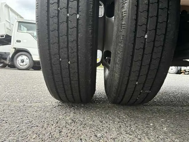 いすゞ エルフ BKG-NJR85A(2WD)の写真30