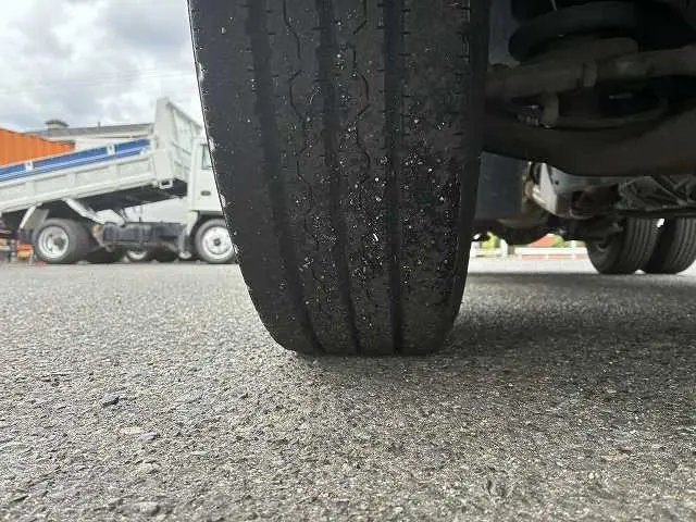 いすゞ エルフ BKG-NJR85A(2WD)の写真31