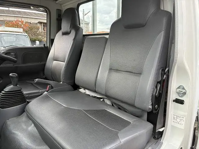 いすゞ エルフ BKG-NJR85A(2WD)の写真35