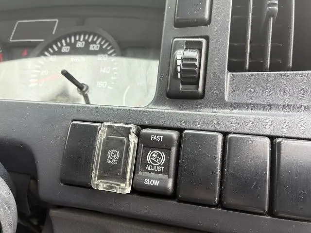 いすゞ エルフ BKG-NJR85A(2WD)の写真37