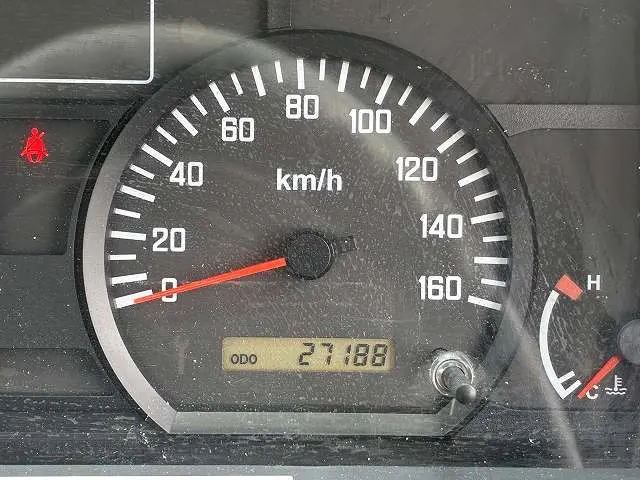 いすゞ エルフ BKG-NJR85A(2WD)の写真38