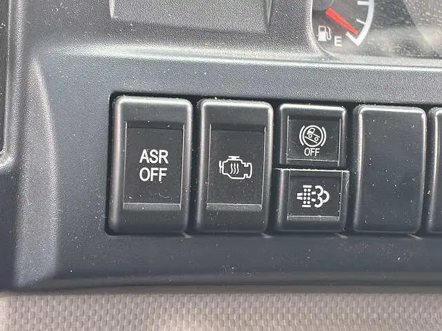 いすゞ エルフ BKG-NJR85A(2WD)の写真39