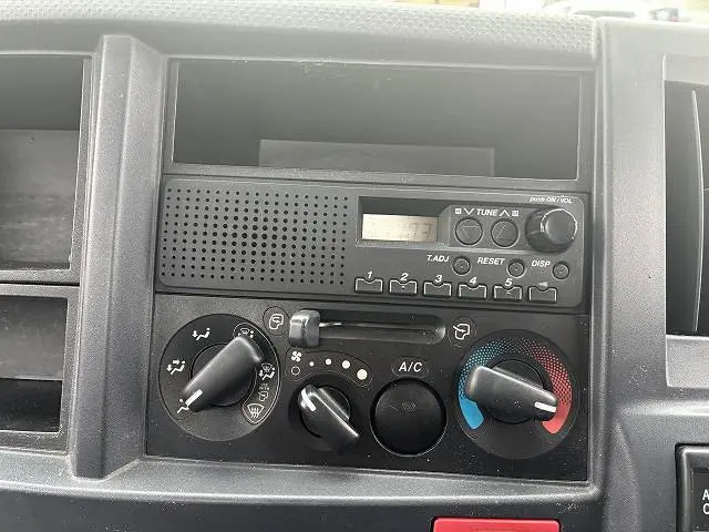 いすゞ エルフ BKG-NJR85A(2WD)の写真40