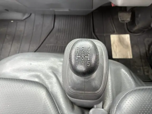 いすゞ エルフ BKG-NJR85A(2WD)の写真41