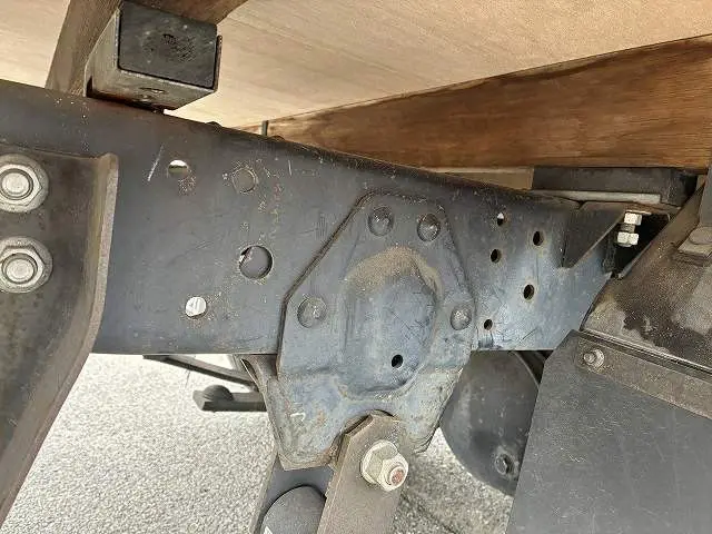 いすゞ エルフ BKG-NJR85A(2WD)の写真43