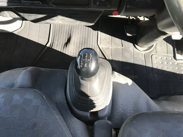 いすゞ エルフ KR-NHR69(2WD)の写真25