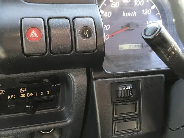 いすゞ エルフ KR-NHR69(2WD)の写真27