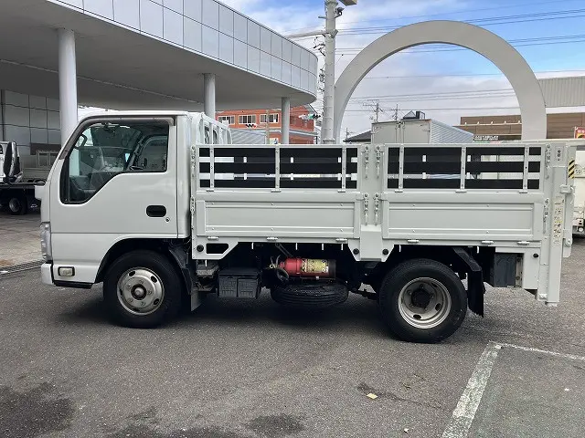 いすゞ エルフ BKG-NKR85A(2WD)の写真4