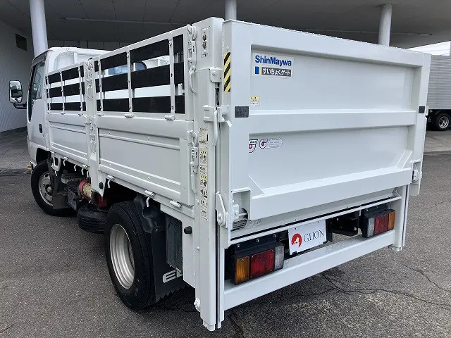 いすゞ エルフ BKG-NKR85A(2WD)の写真6