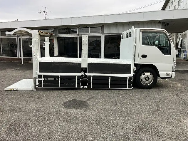 いすゞ エルフ BKG-NKR85A(2WD)の写真12