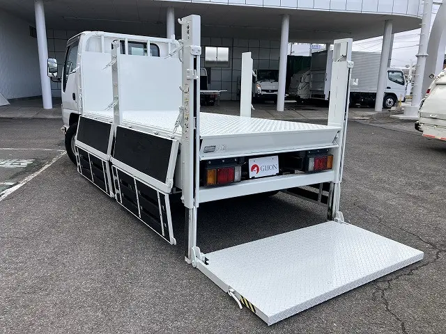 いすゞ エルフ BKG-NKR85A(2WD)の写真13