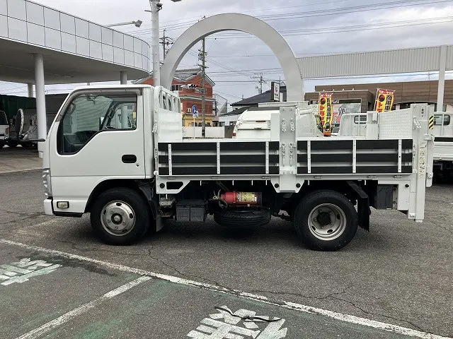 いすゞ エルフ BKG-NKR85A(2WD)の写真18