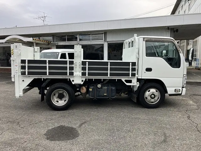 いすゞ エルフ BKG-NKR85A(2WD)の写真19
