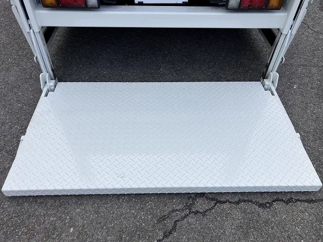 いすゞ エルフ BKG-NKR85A(2WD)の写真24