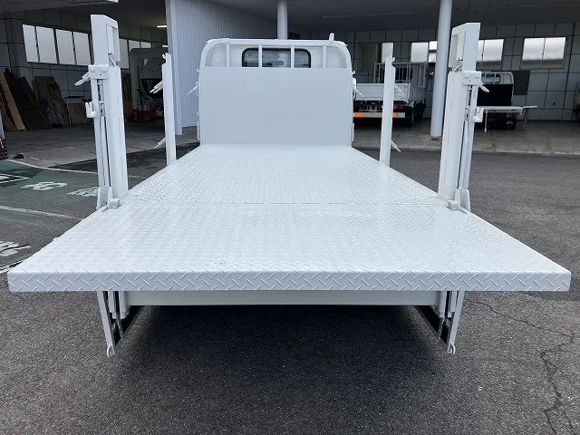 いすゞ エルフ BKG-NKR85A(2WD)の写真25