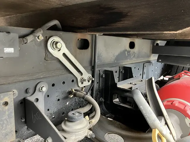 いすゞ エルフ BKG-NKR85A(2WD)の写真28