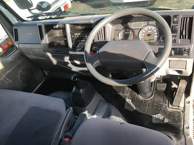 いすゞ エルフ BKG-NKR85A(2WD)の写真37