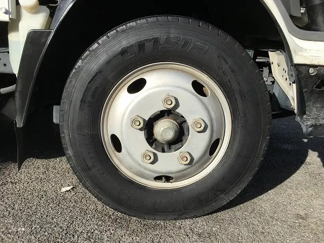 いすゞ エルフ BKG-NKR85A(2WD)の写真38