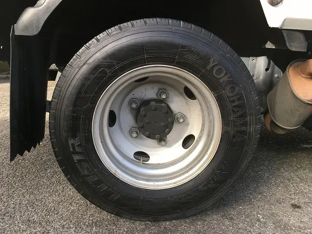 いすゞ エルフ BKG-NKR85A(2WD)の写真39