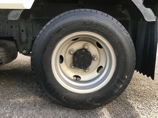 いすゞ エルフ BKG-NKR85A(2WD)の写真40