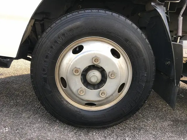 いすゞ エルフ BKG-NKR85A(2WD)の写真41