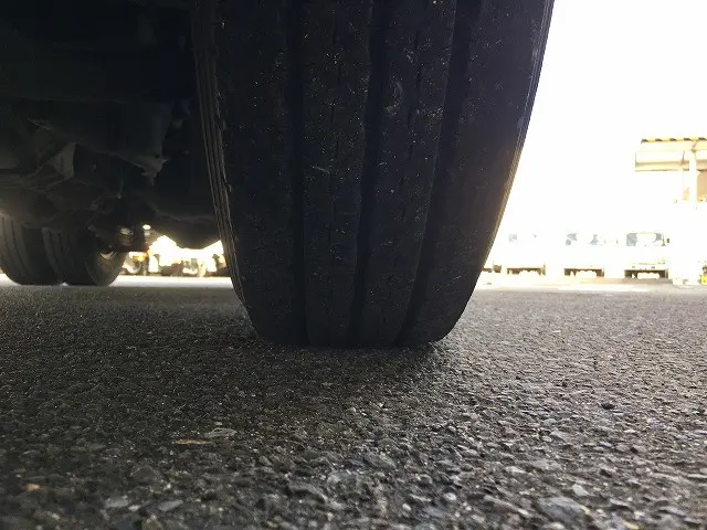 いすゞ エルフ BKG-NKR85A(2WD)の写真44