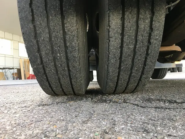 いすゞ エルフ BKG-NKR85A(2WD)の写真45