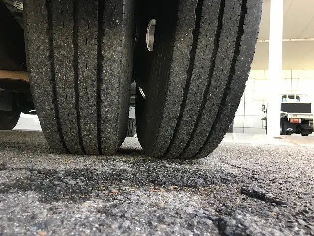 いすゞ エルフ BKG-NKR85A(2WD)の写真46