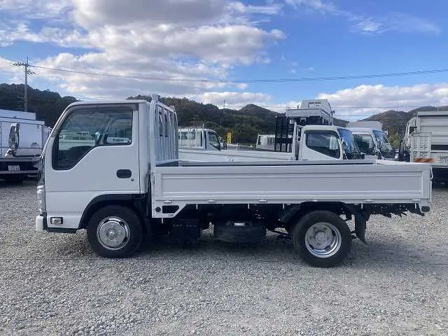 いすゞ エルフ TRG-NJR85A(2WD)の写真4