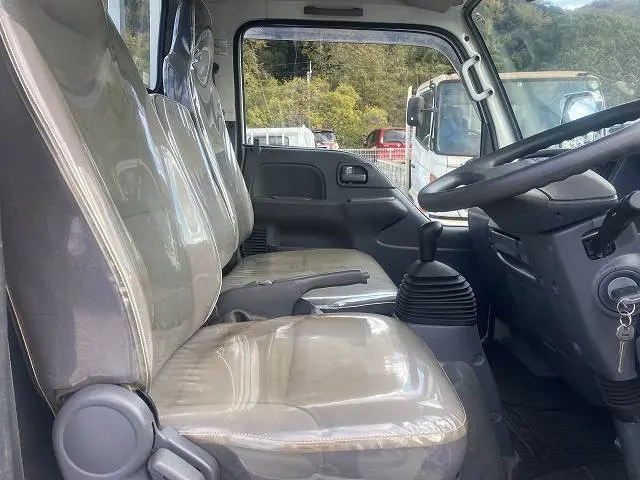 いすゞ エルフ TRG-NJR85A(2WD)の写真26