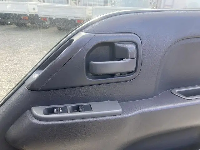 いすゞ エルフ TRG-NJR85A(2WD)の写真34