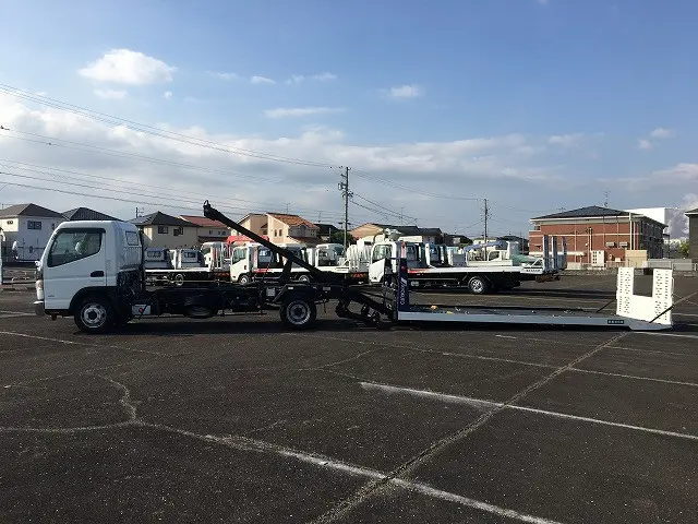 三菱 キャンター 2PG-FEB80(2WD)の写真4