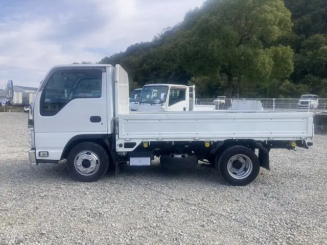 いすゞ エルフ 2RG-NJR88A(2WD)の写真4