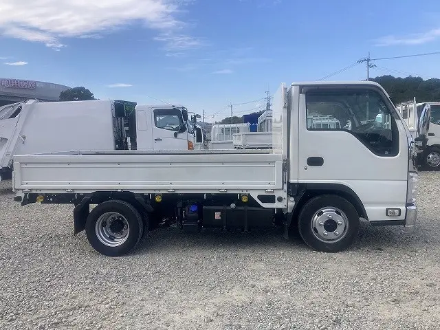 いすゞ エルフ 2RG-NJR88A(2WD)の写真5