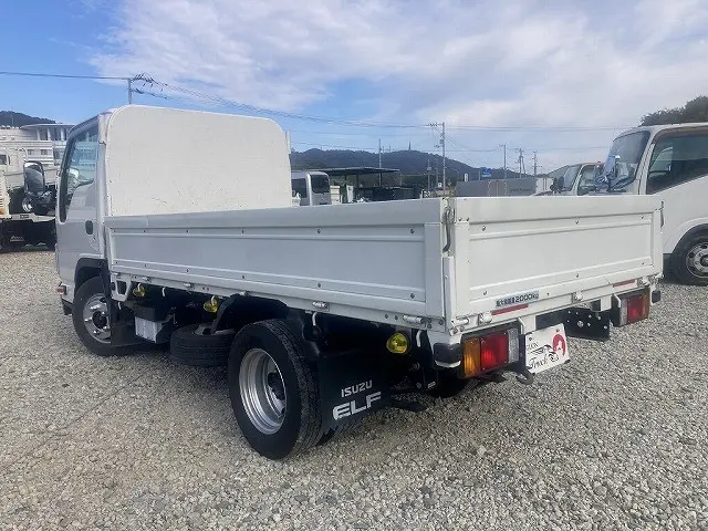 いすゞ エルフ 2RG-NJR88A(2WD)の写真6