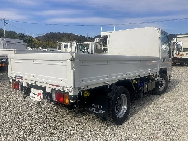 いすゞ エルフ 2RG-NJR88A(2WD)の写真8