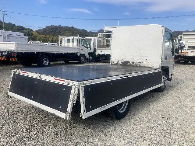 いすゞ エルフ 2RG-NJR88A(2WD)の写真15
