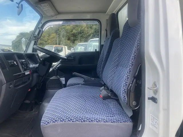 いすゞ エルフ 2RG-NJR88A(2WD)の写真17
